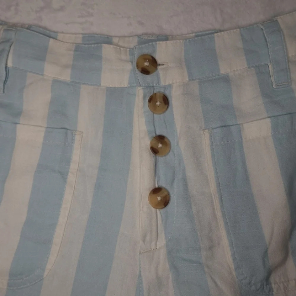 NWT Billabong Blue and white Striped Shorts - Picture 4 of 8